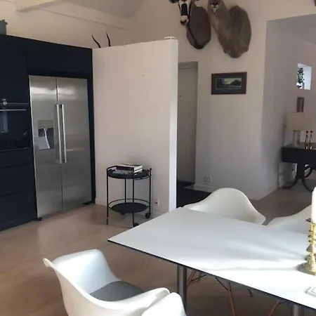 Cozy, Quiet Perfect For Business Or Pleasure Vila