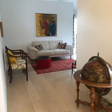 Cozy, Quiet Perfect For Business Or Pleasure Hillerod