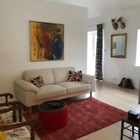 Cozy, Quiet Perfect For Business Or Pleasure